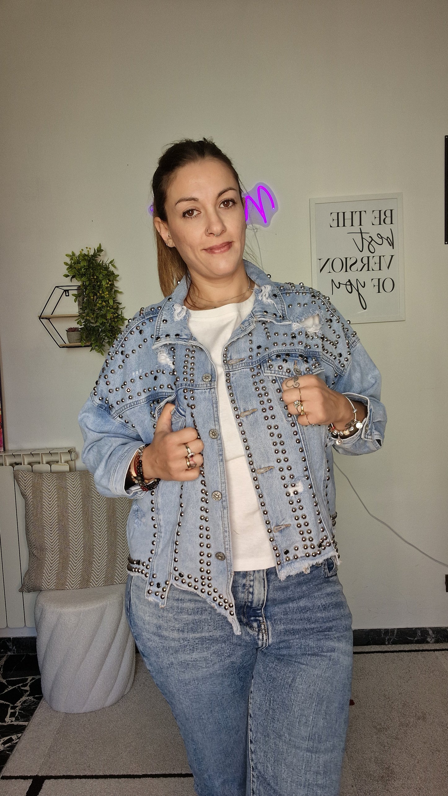 Giacca Jeans Oversize con Borchie e Strappi