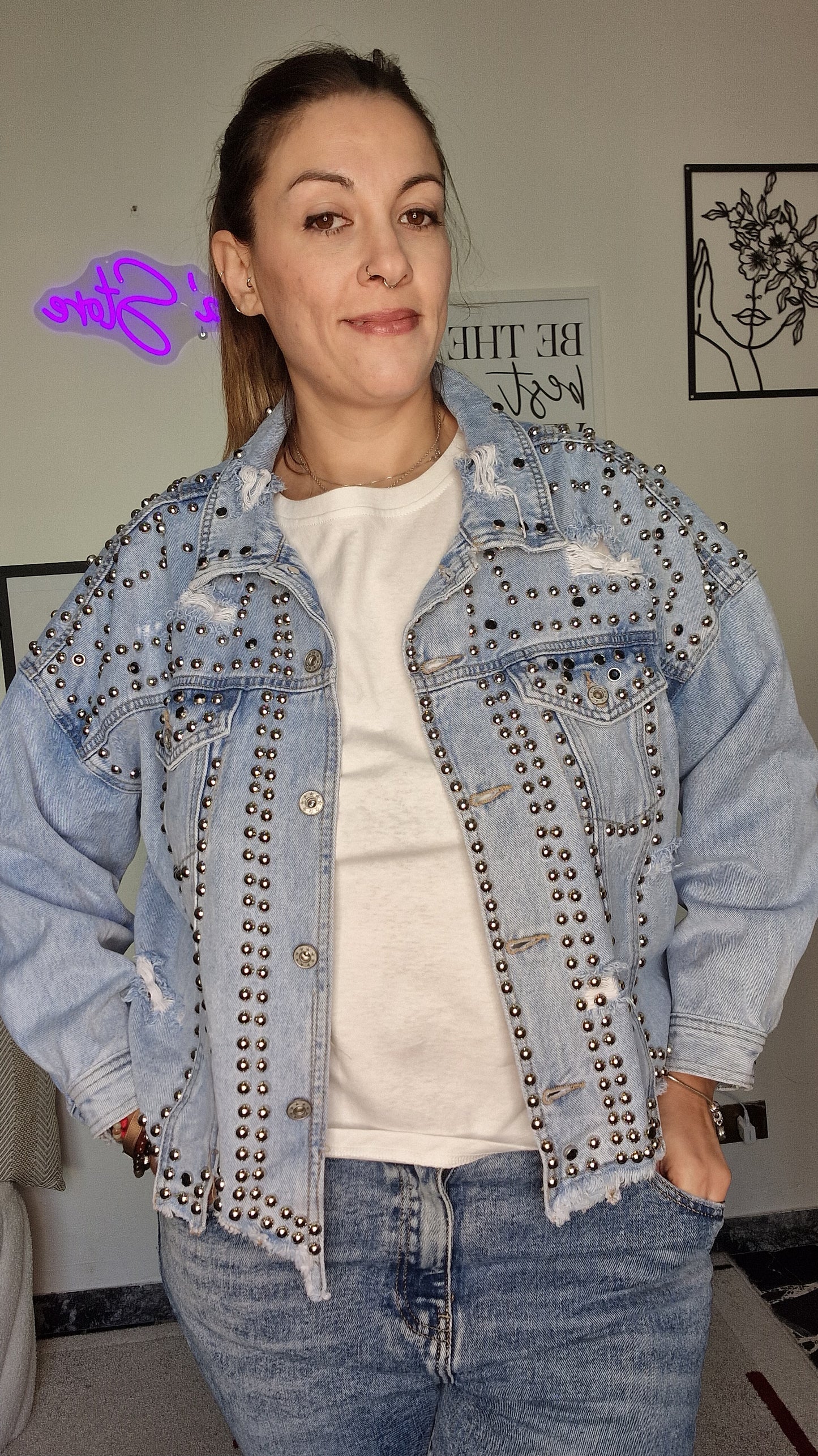 Giacca Jeans Oversize con Borchie e Strappi