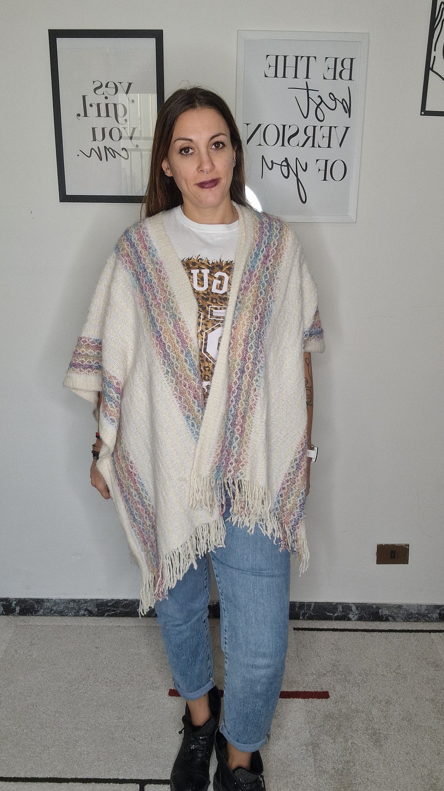 Poncho muticolor con frange