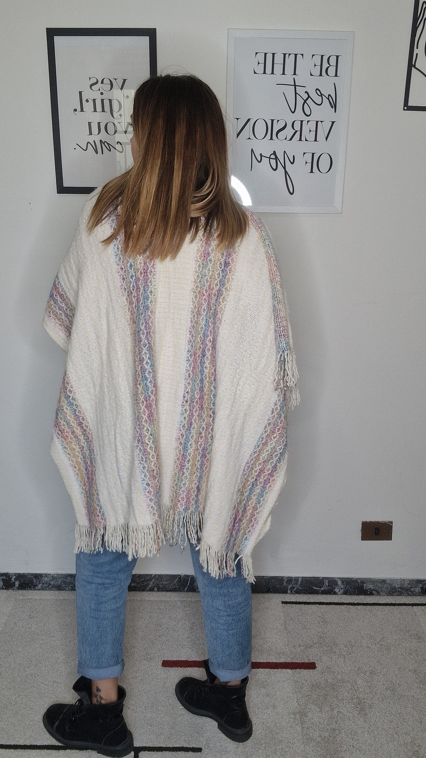 Poncho muticolor con frange