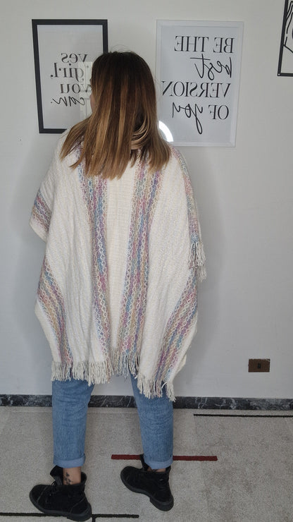 Poncho muticolor con frange