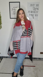 Sciarpa/Stola Oversize con Design a Patchwork