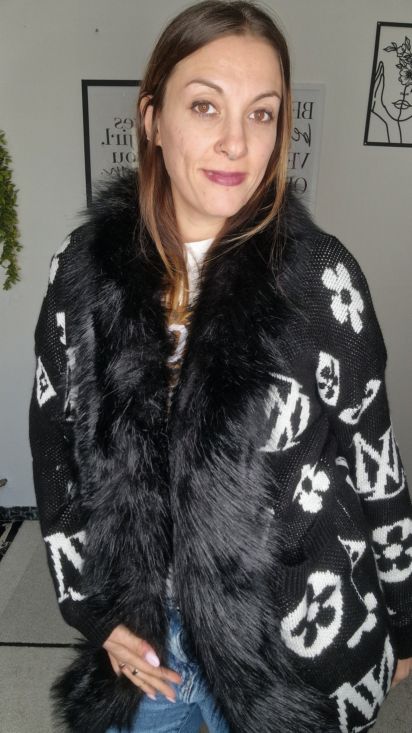 Cardigan Lungo Elegante con Pelliccia