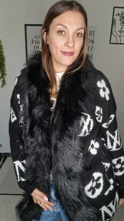 Cardigan Lungo Elegante con Pelliccia