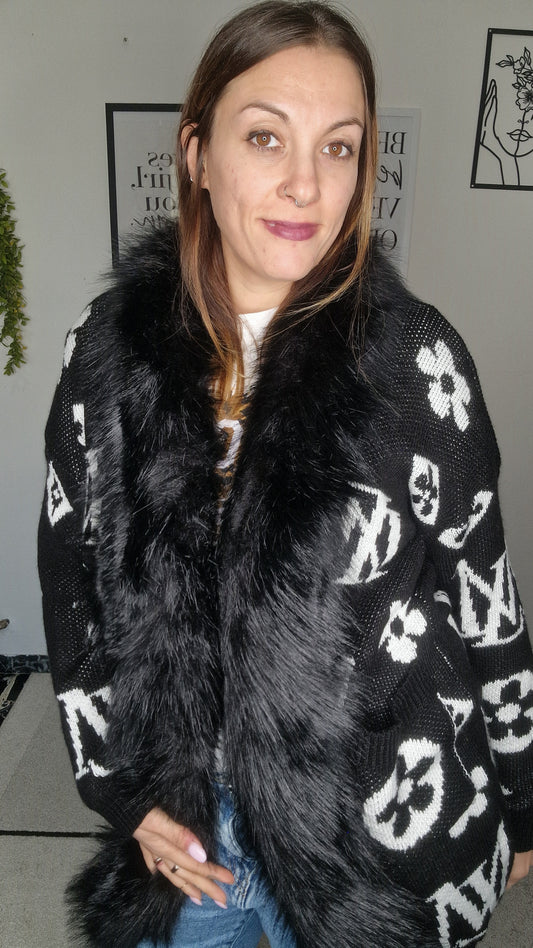 Cardigan Lungo Elegante con Pelliccia