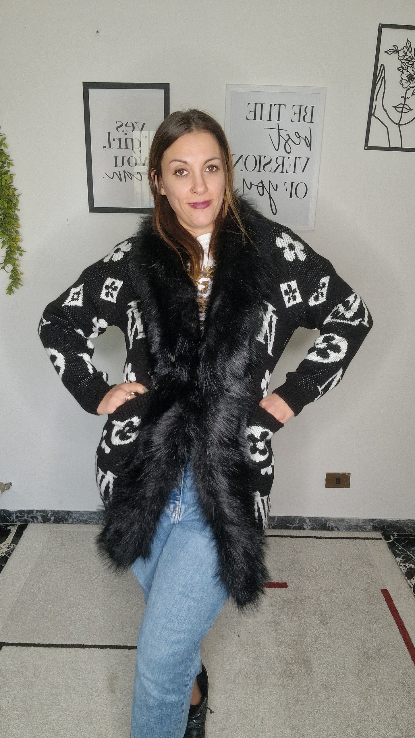 Cardigan Lungo Elegante con Pelliccia