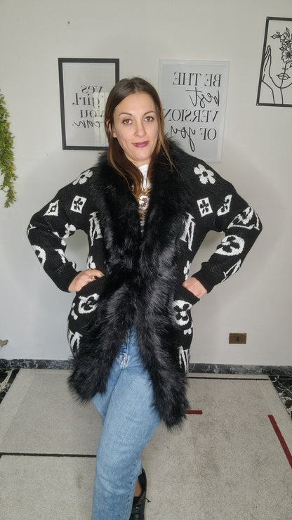 Cardigan Lungo Elegante con Pelliccia