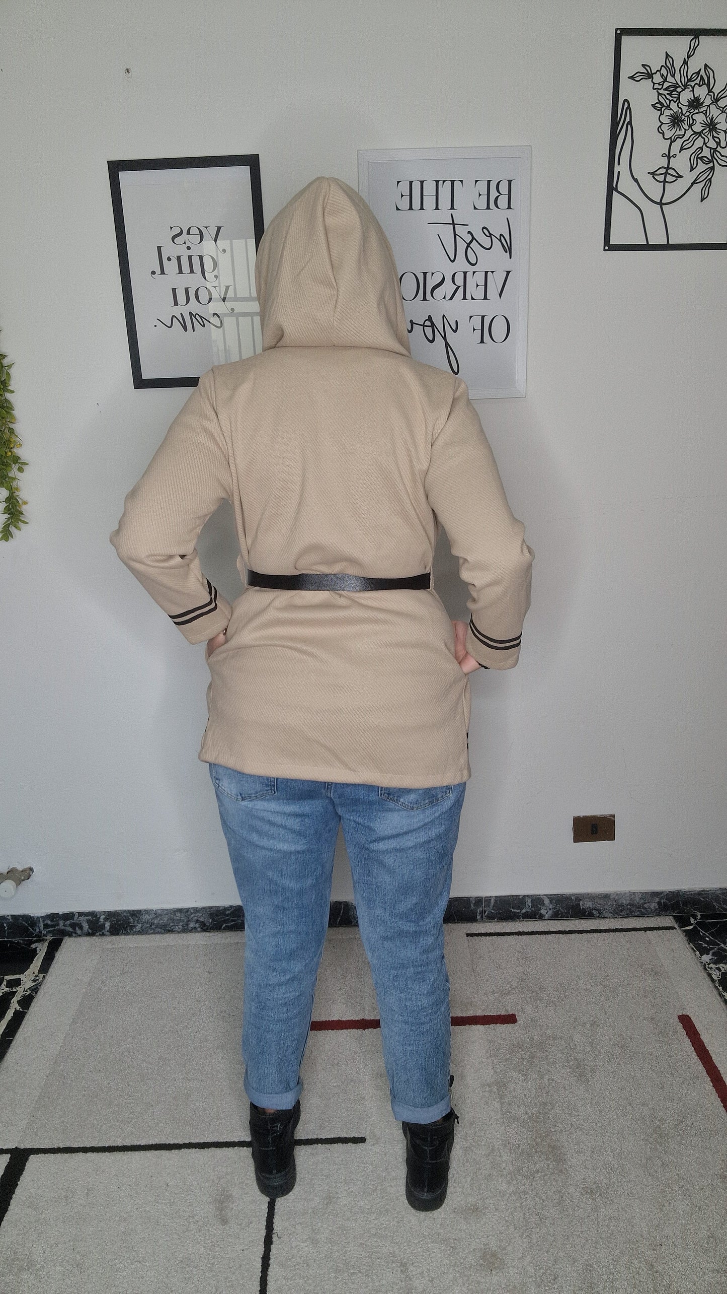 Cappottino/Cardigan con Cappuccio e Dettagli a Contrasto