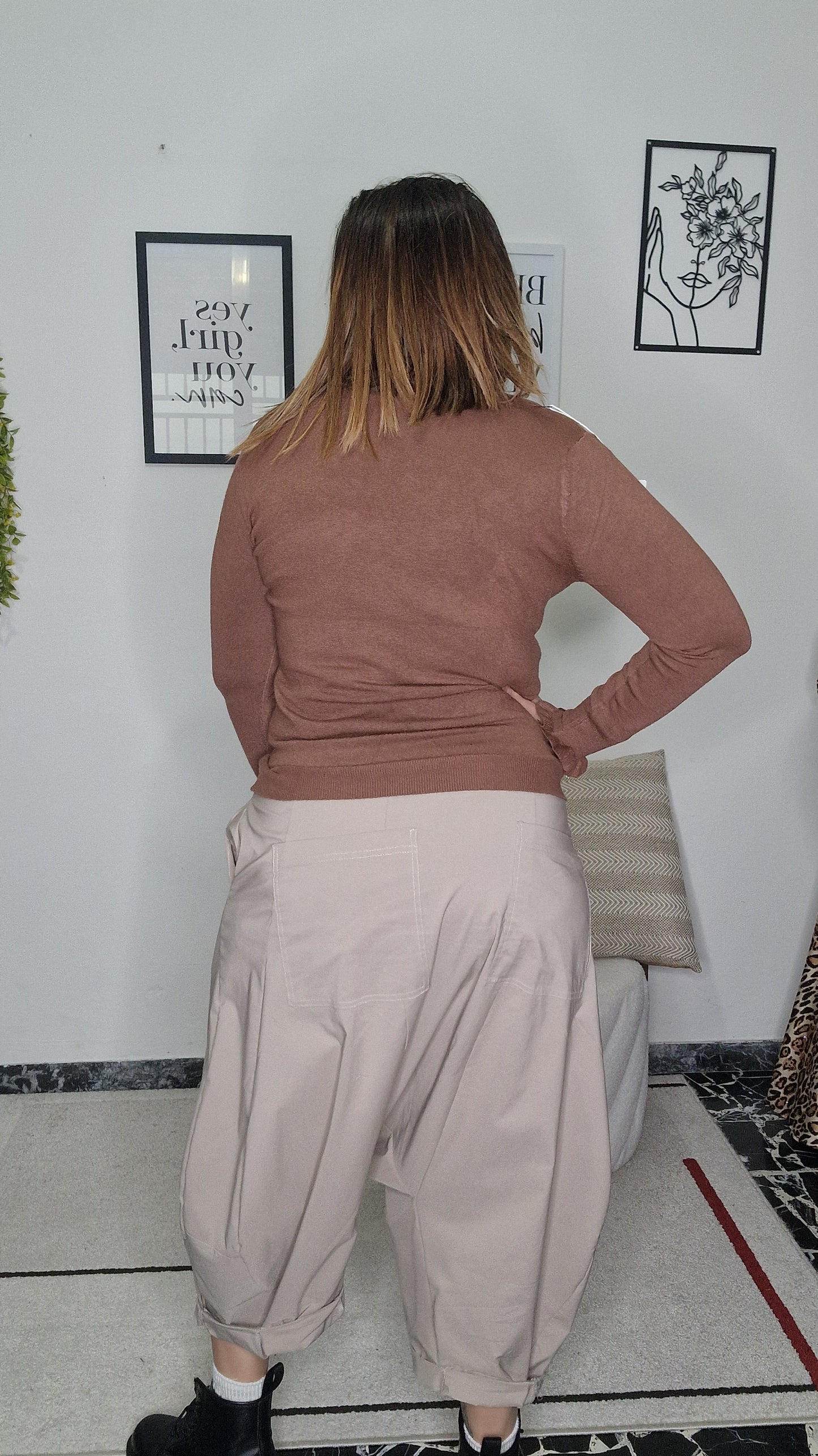 Maglia "Soft V" Svasata con Dettagli a Contrasto (Codice: 2409)