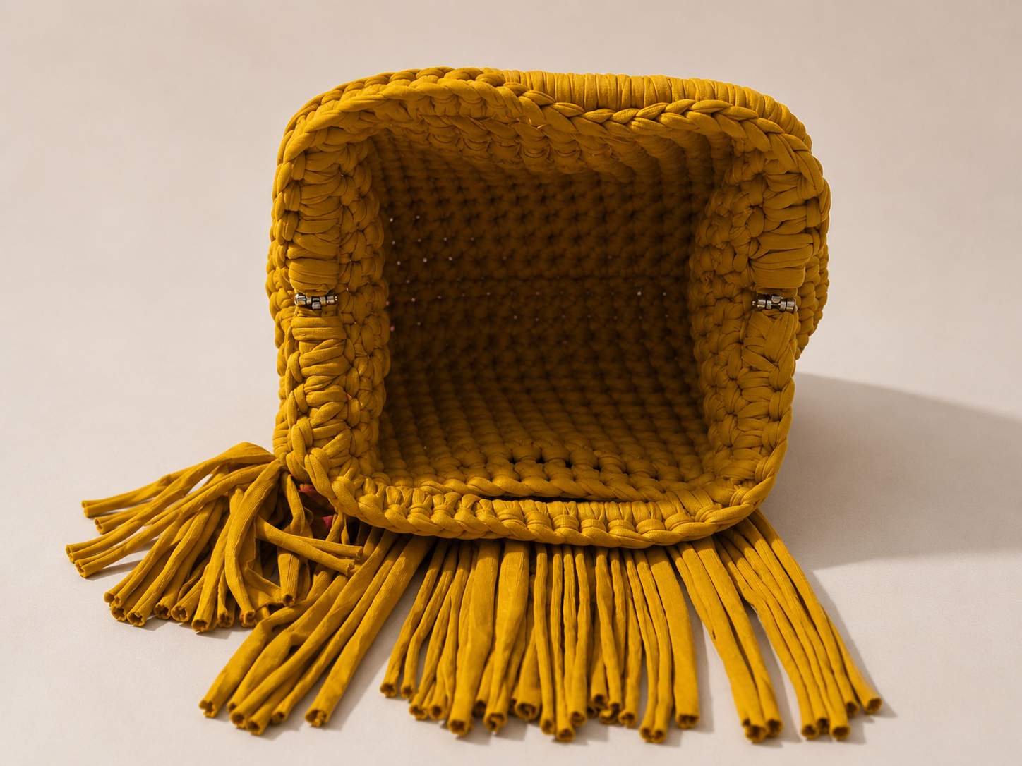 Clutch in filo fettuccia