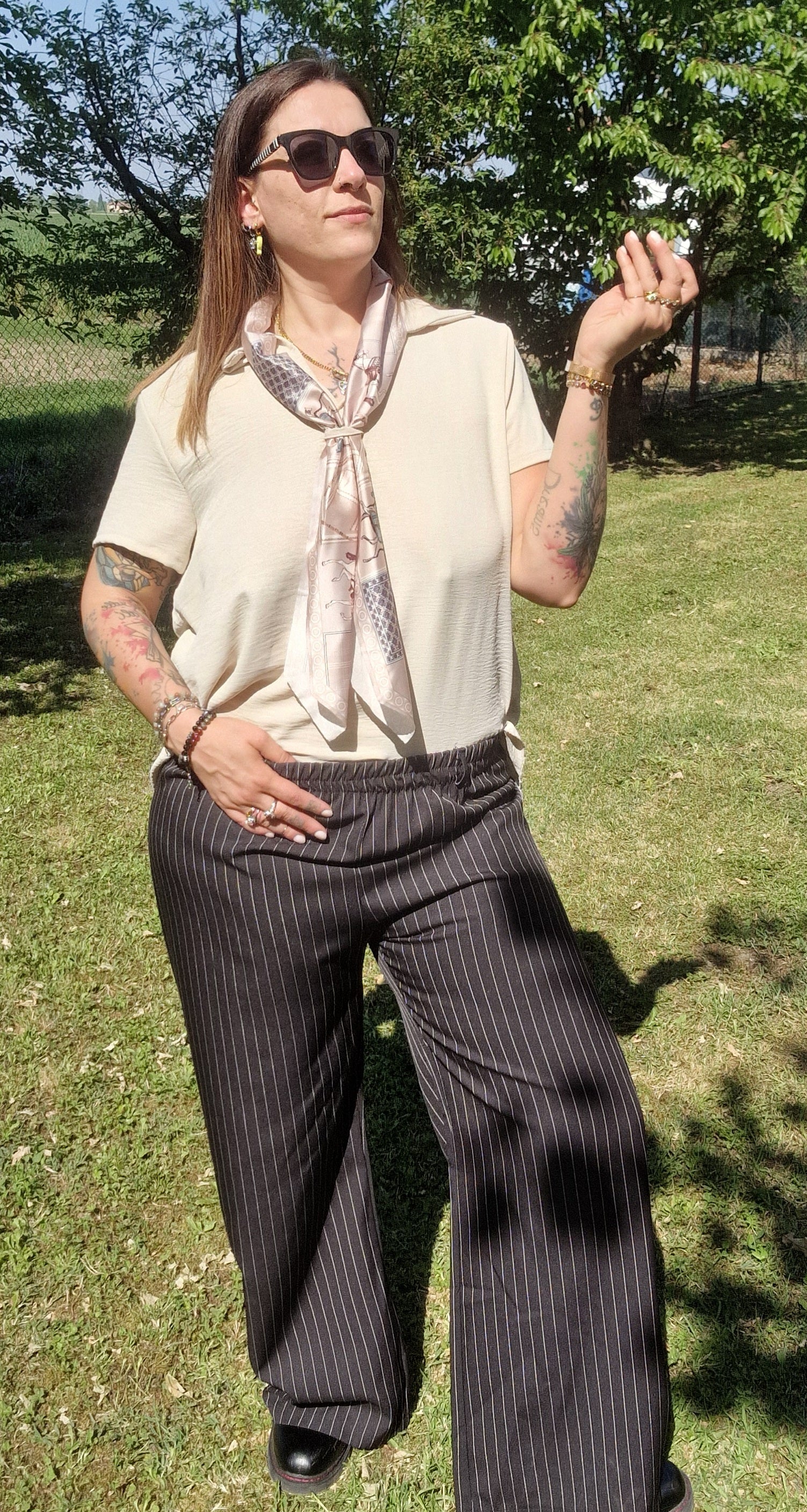 Maglia con Foulard Integrato