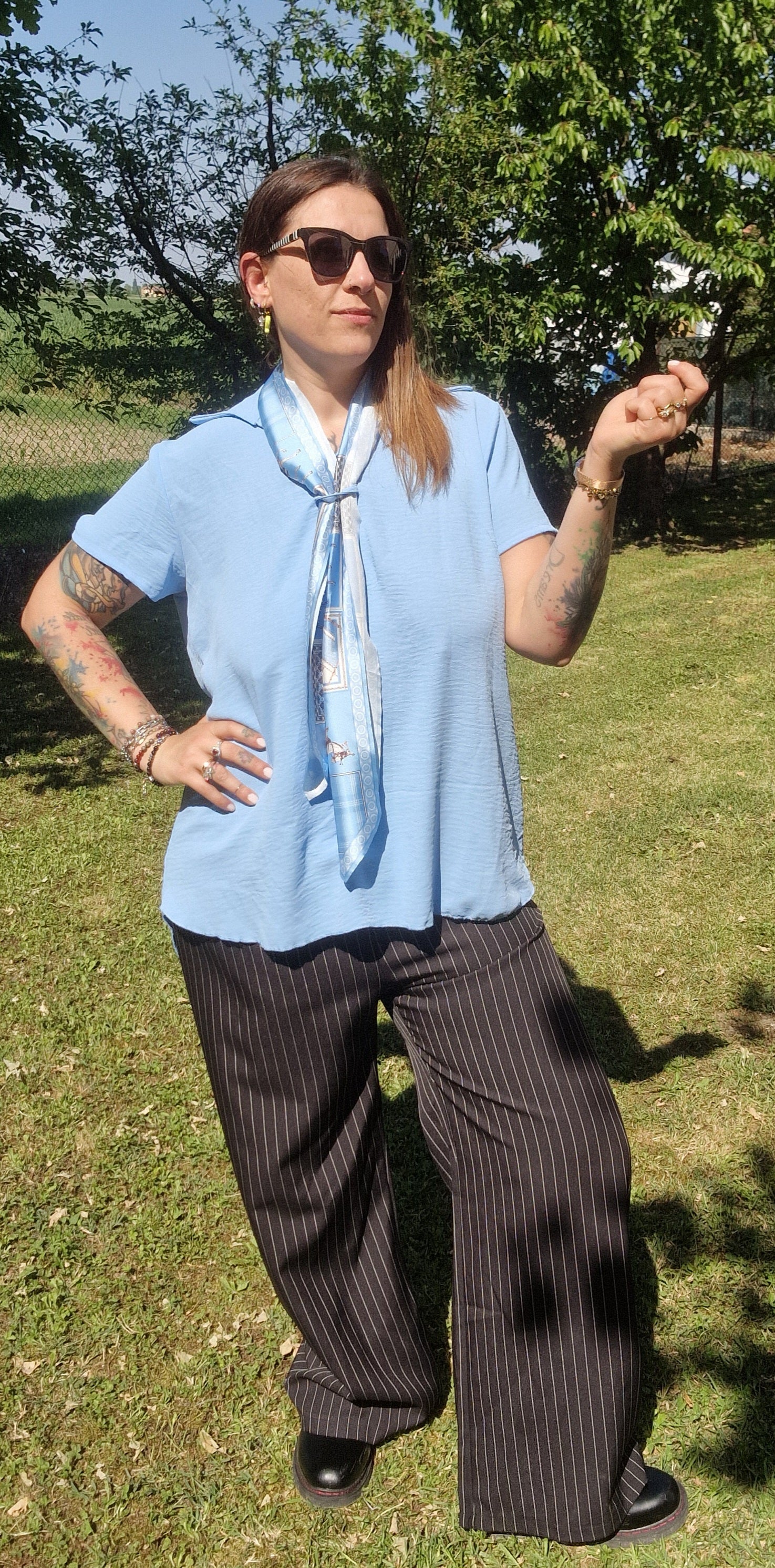 Maglia con Foulard Integrato