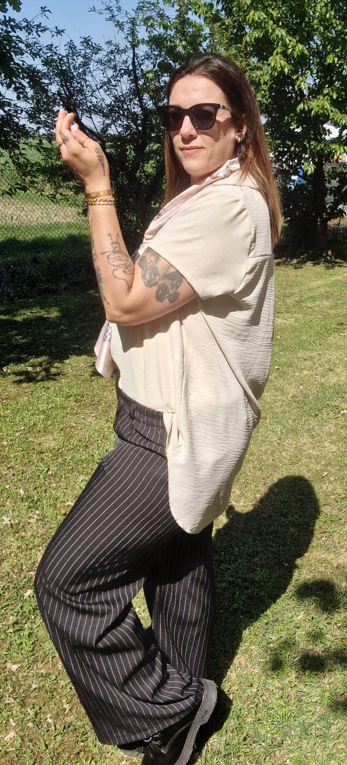 Maglia con Foulard Integrato