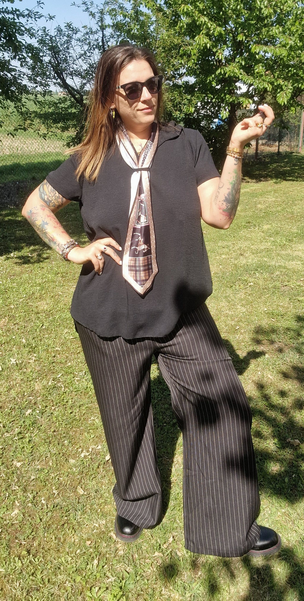Maglia con Foulard Integrato